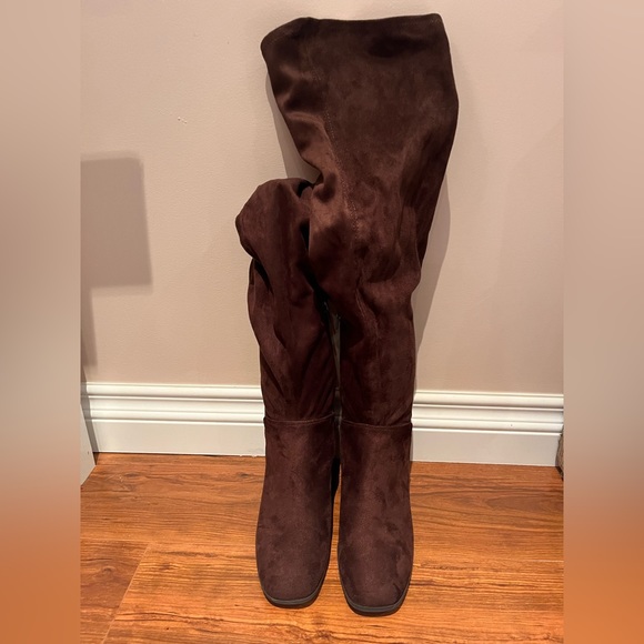 Christian siriano Brown Knee high suede heeled boot - Picture 2 of 6